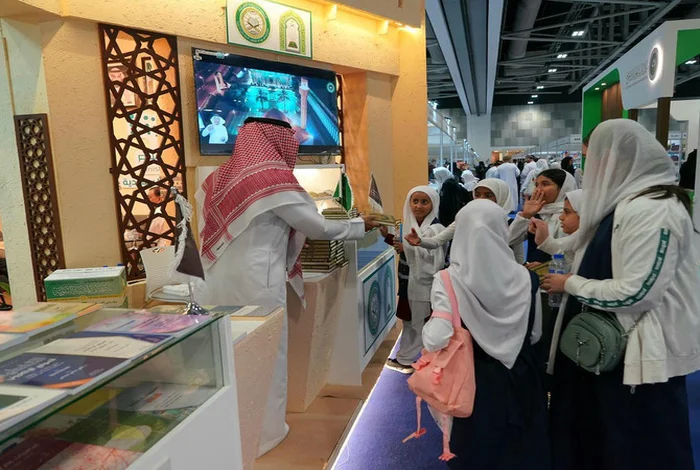 Saudi Distributes 10,000 Qur’an Copies at Muscat Book Fair