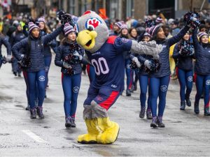 Alouettes sign five American players