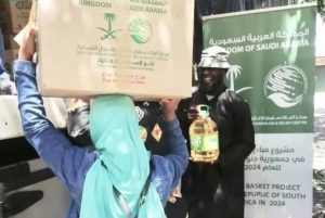 KSrelief Distributes 400 Food Baskets in South Africa