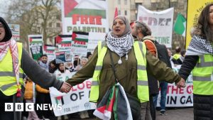 Tens of thousands at pro-Palestinian march in London