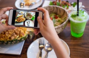 The Power of Food Reviewers: a Double-Edged Sword in Restaurant Marketing