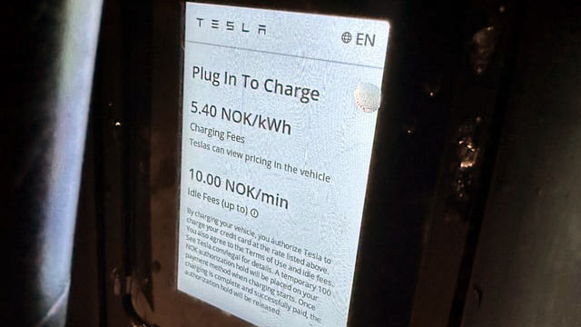 Tesla lights up V4 Supercharger payment screens as it stays mum on 350 kW output