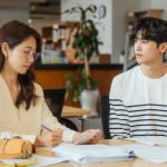 Park Hyung Sik Only Has Eyes For Park Shin Hye On Their Date In “Doctor Slump”