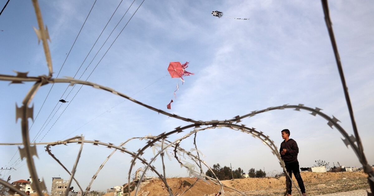 Gaza children fly kites to escape horrors of war