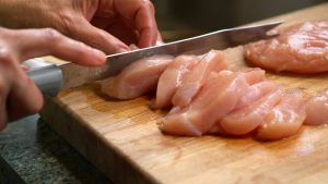 Commentary: Eating raw chicken? It’s a game of food poisoning roulette