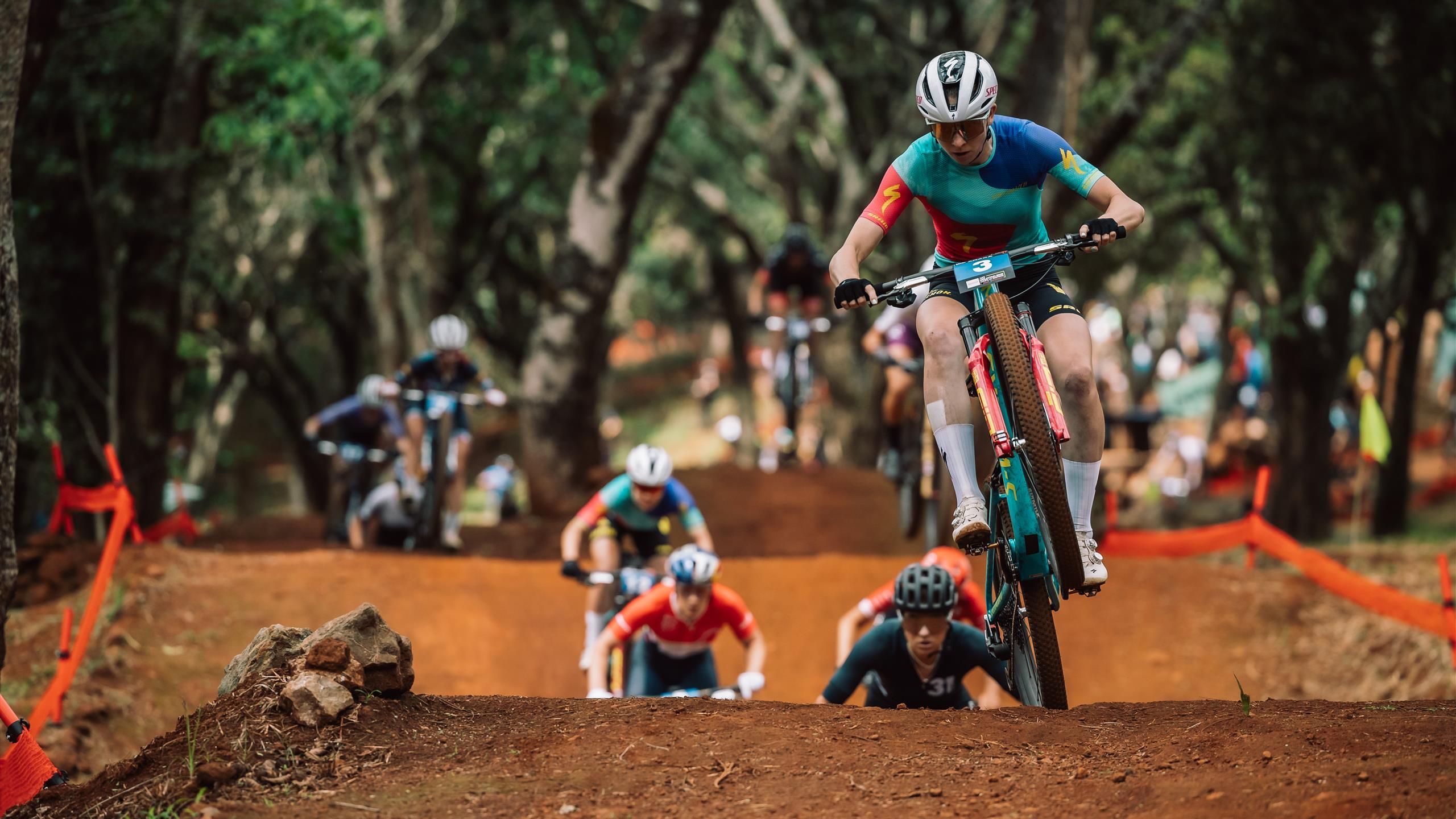 Batten and Andreassen take XCO honours in Araxa