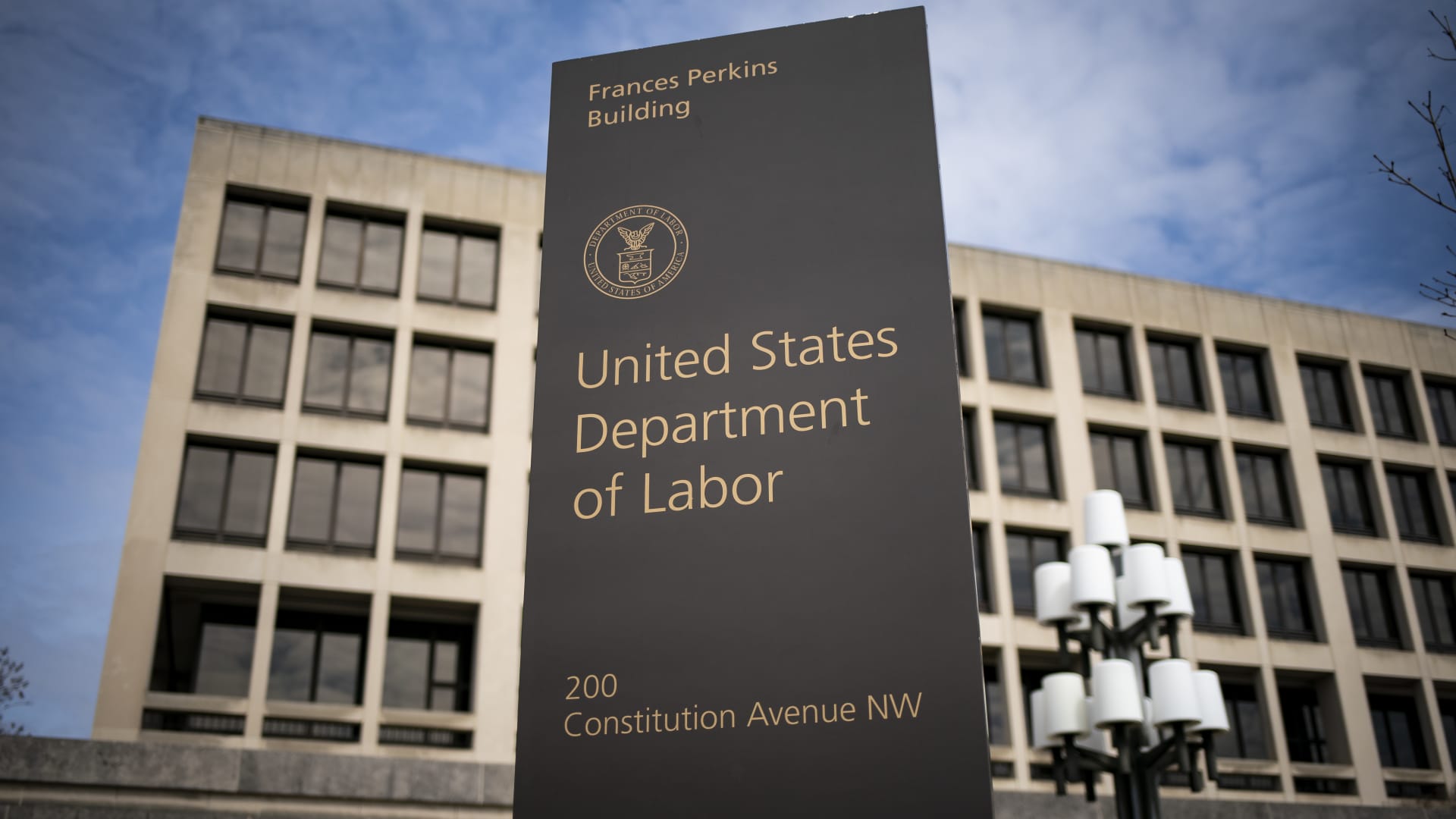 Labor Department issues rule to crack down on bad retirement savings advice