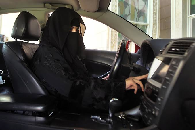 Kuwait Imposes Fines on Women Driving with Niqab or Burqa Over Vision Risks
