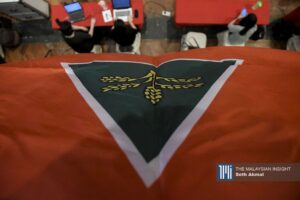 Gerakan at crossroads