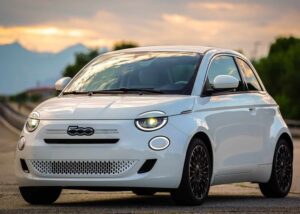 New Fiat 500 no longer only an EV as hybrid model arrives