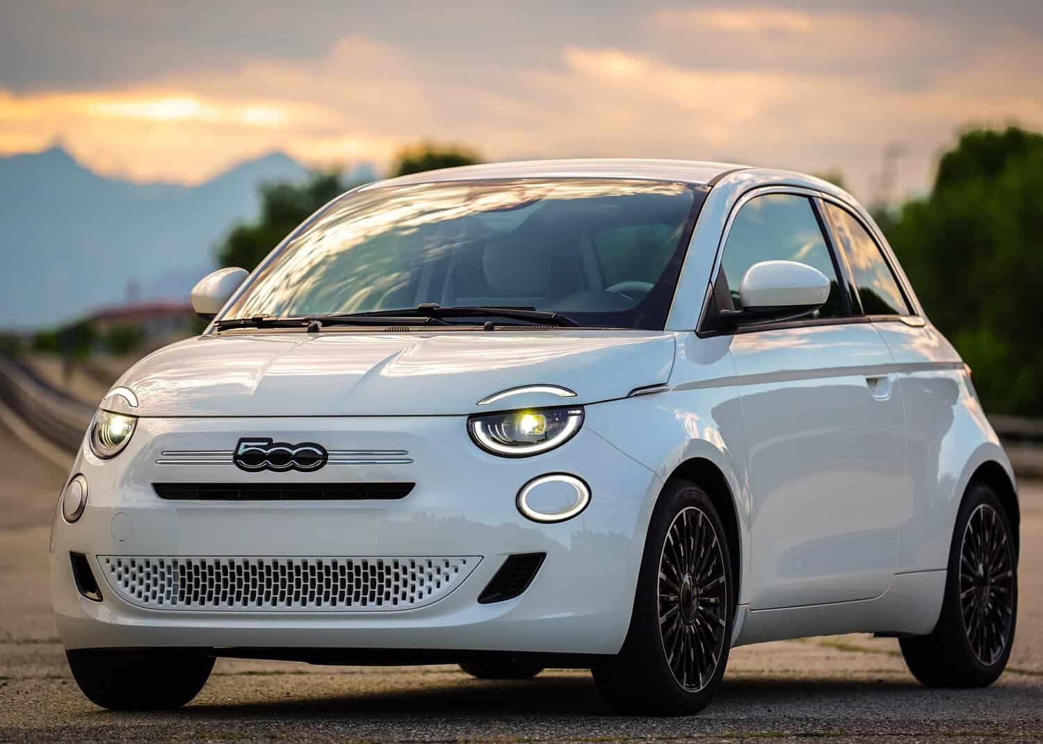 New Fiat 500 no longer only an EV as hybrid model arrives