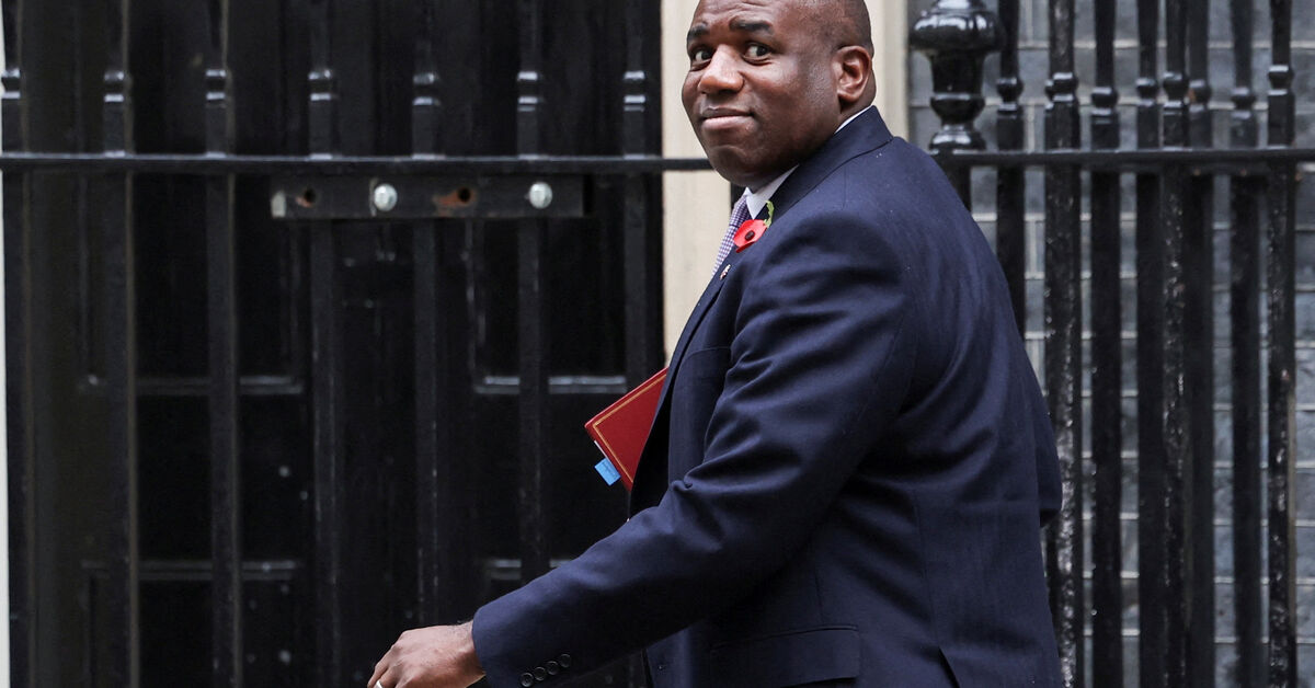 UK launches sanctions regime targeting people-smuggling gangs