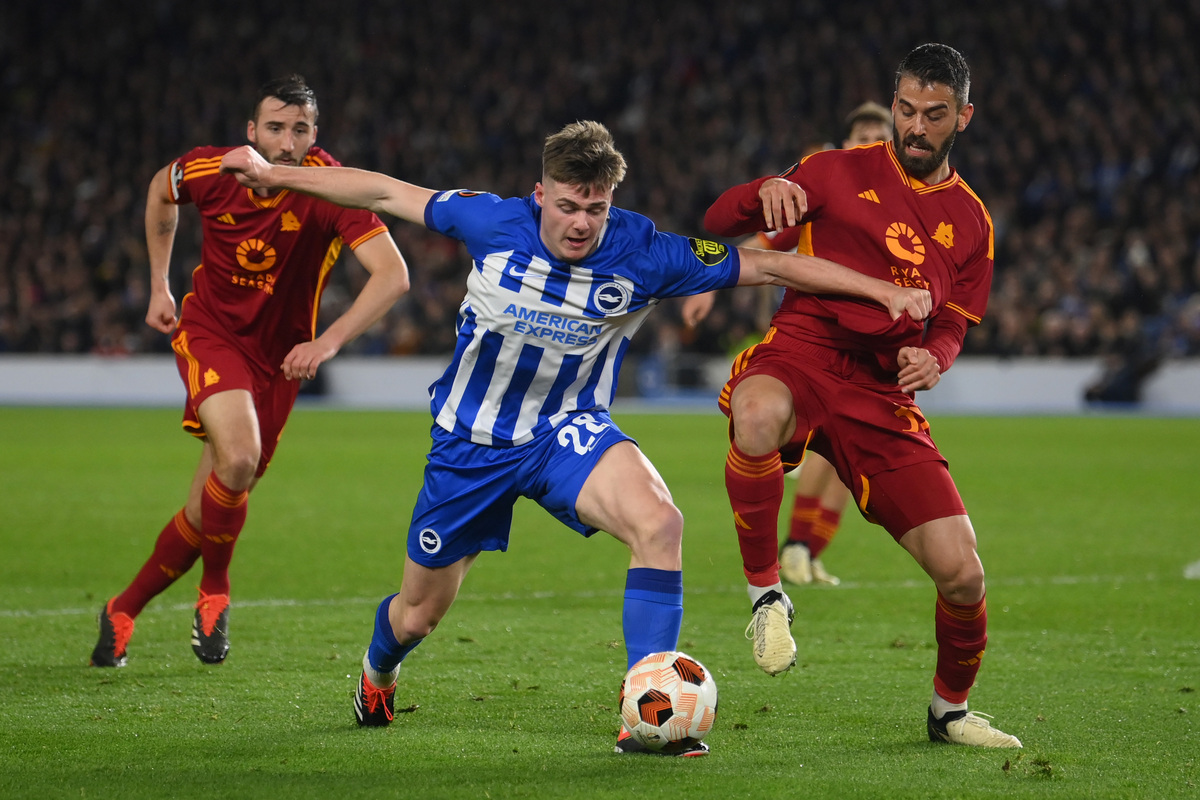 Roma considering Brighton’s Ferguson as back-up option to Dovbyk