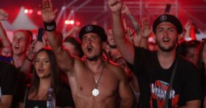 Croatian right-wing singer, fans perform pro-Nazi salute at massive concert…