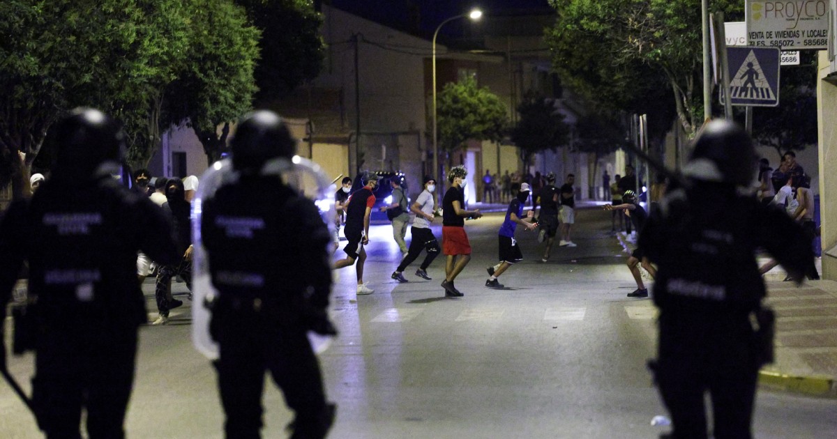 Violent clashes erupt between far-right groups and migrants in Spanish town, World News