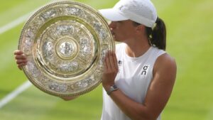 Poland’s Iga Świątek thrashes American Amanda Anisimova in Wimbledon women’s final