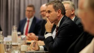 Jim Chalmers wants his economic roundtable to rise above party politics. Good luck!
