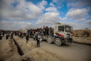 Israel halts aid deliveries into Gaza after evidence Hamas seized aid & Smotrich threatens to quit gov’t
