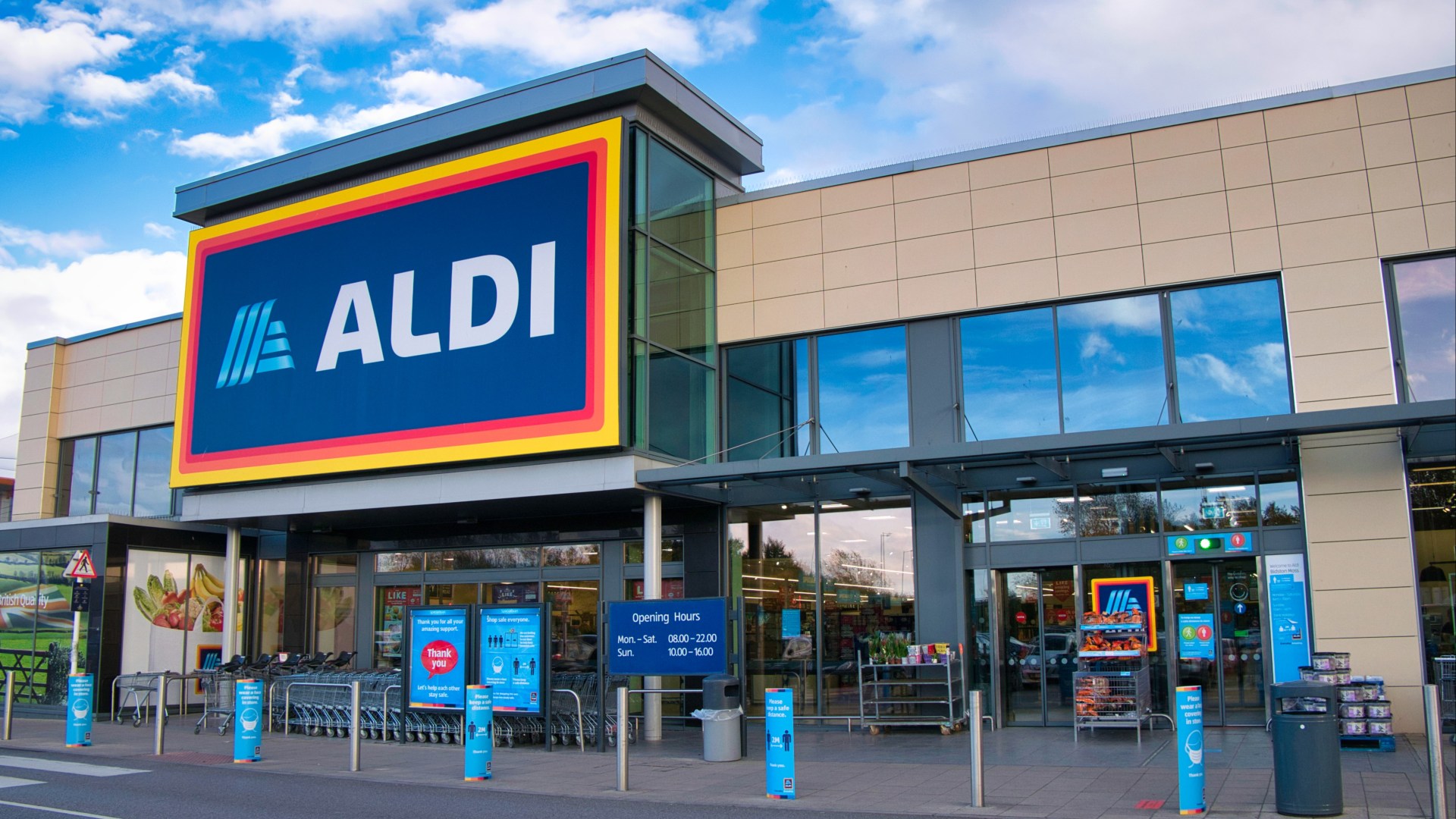 Aldi set to be first UK supermarket to pay assistants at least £13 an hour