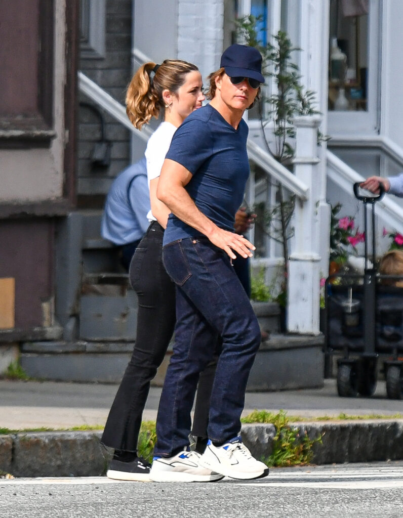 See Tom Cruise and Ana de Armas hold hands after months of dating rumors