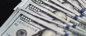 Wall Street Cuts Oil Cash as Politics Cloud the Forecast