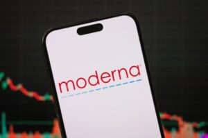 Moderna stock sags with the market even after beating Wall Street earnings bets and job cuts
