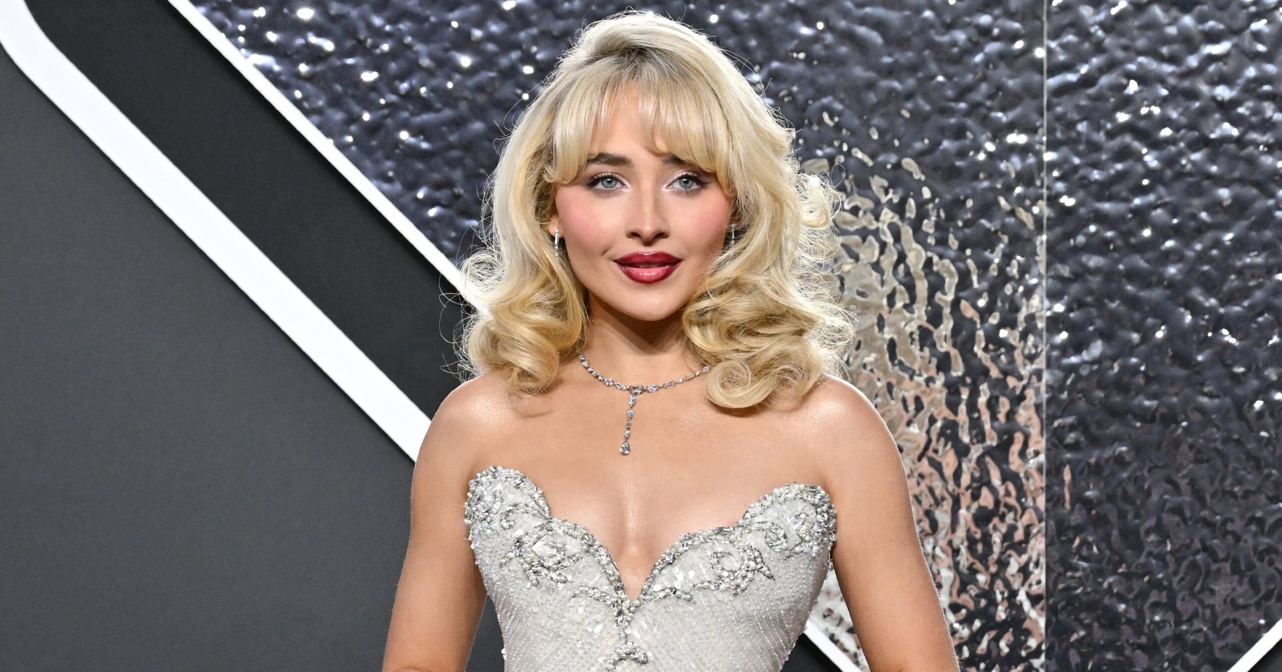 Get Sabrina Carpenter’s Curls With These Tips From Her Stylist