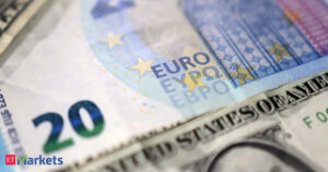 Euro under pressure as US-EU trade deal fails to impress