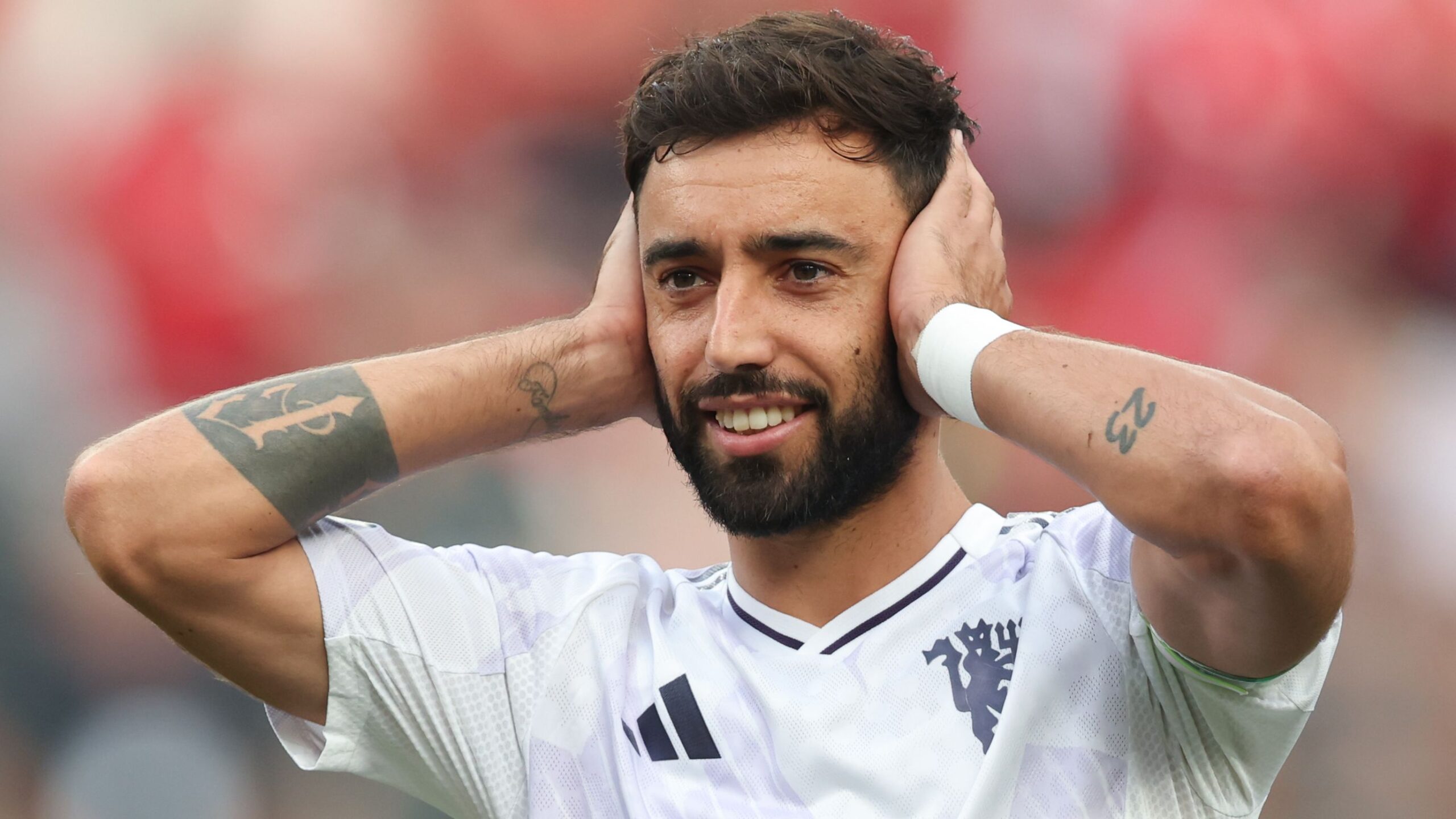 Bruno Fernandes’s stance on Al-Nassr transfer revealed after Cristiano Ronaldo’s side show interest in Man Utd captain