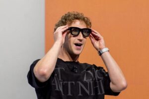 How Mark Zuckerberg Is Recruiting Top AI Talent