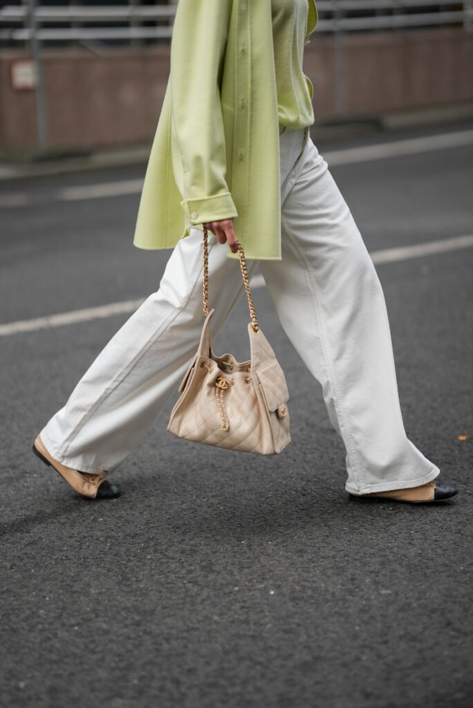 How to Style White Jeans for Fall 2025 and Stay on Trend