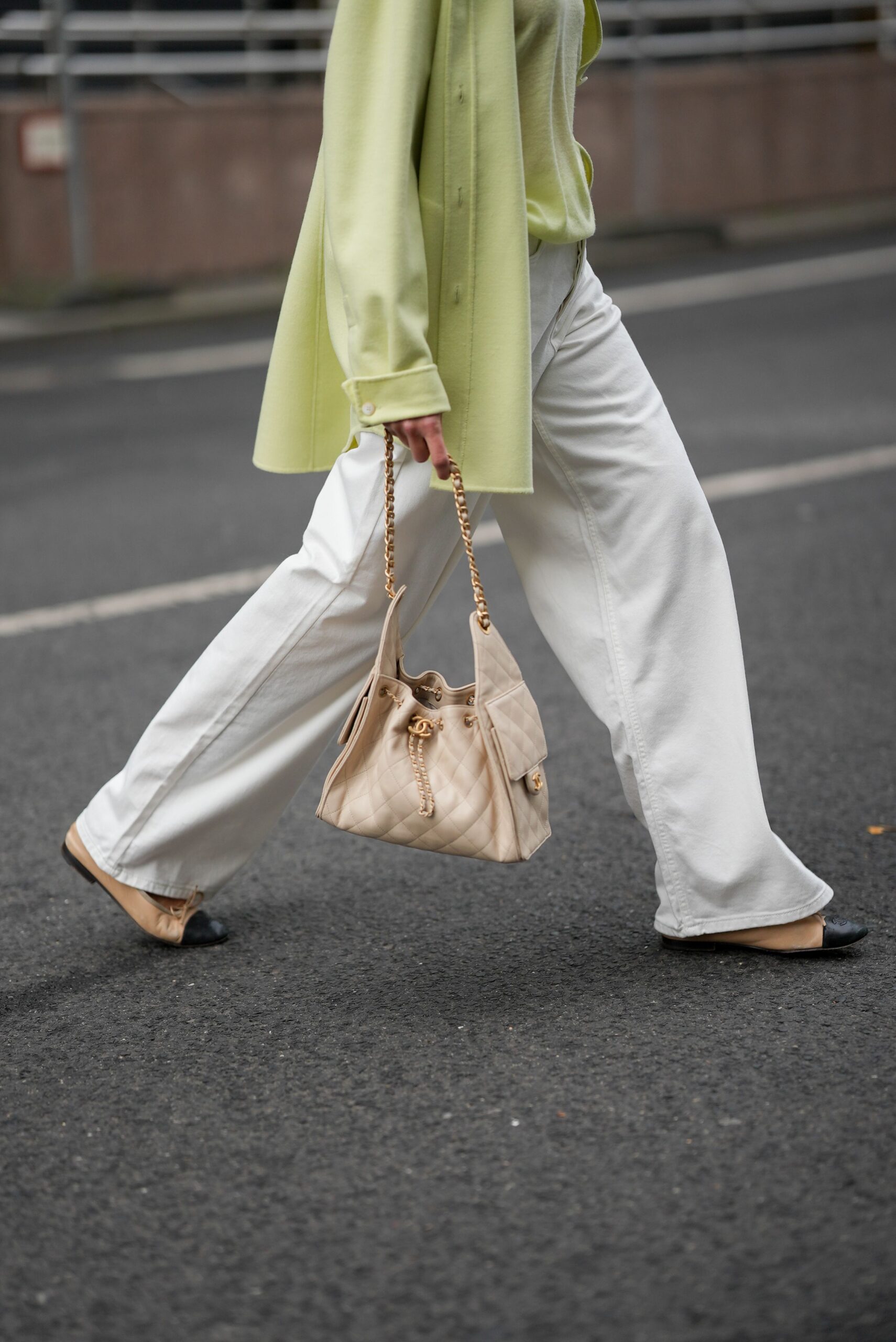 How to Style White Jeans for Fall 2025 and Stay on Trend