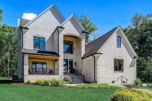 Buyers, Take Note: Mortgage Rates Are Falling, Home-Price Growth Is Cooling and Supply Is Outpacing Demand
