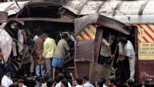 2006 Mumbai train blasts: Indian court overturns conviction of all 12 accused