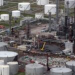 Oil Falls Below $70 as Sentiment Sours