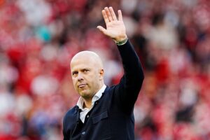 Liverpool agree £35 million deal for defender