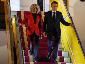 Shuplaka e Brigitte Macron: Çfarë fshihet pas videos?
