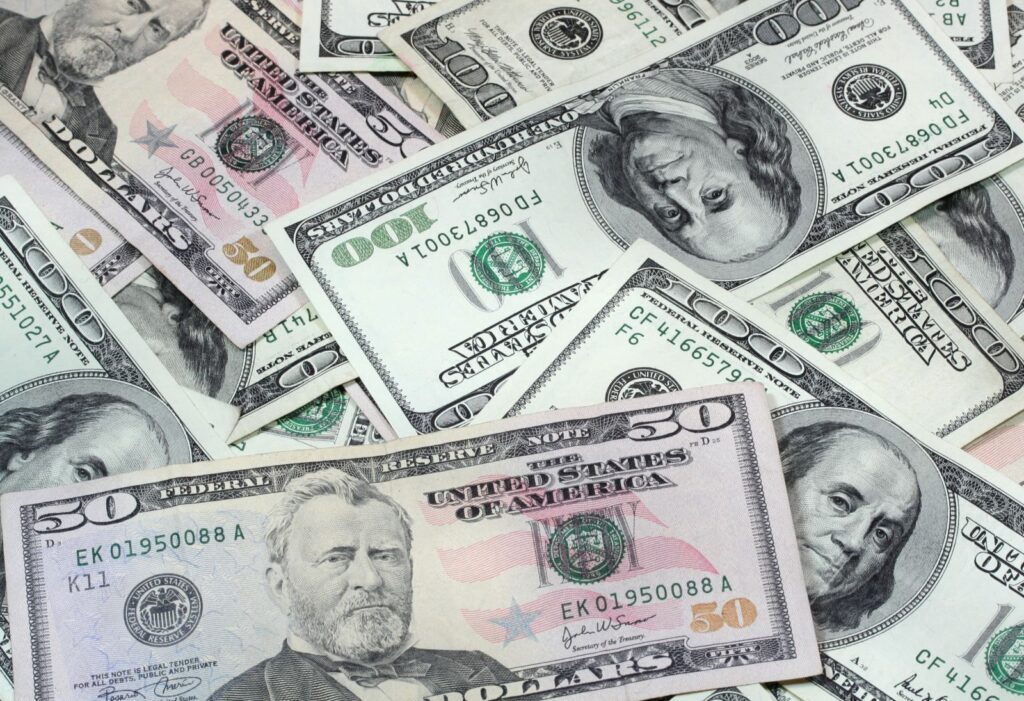 Dollar Climbs with Bond Yields