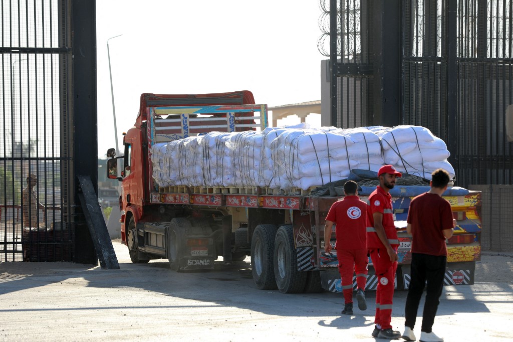 Aid Trucks from Egypt Begin Moving Towards Gaza Amid Mounting Starvation Crisis