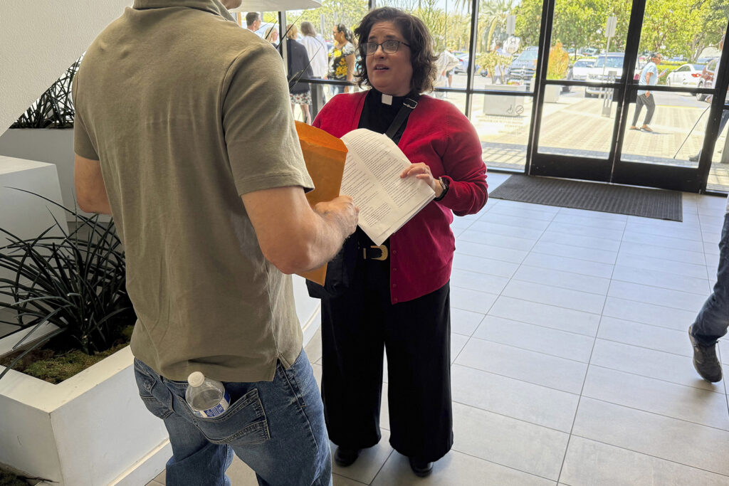 ‘There really is no escape’: Faith leaders help immigrants face court as ICE arrests rise