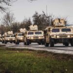 Combat-style military manoeuvres today in Budapest, multiple roads and motorways – photos