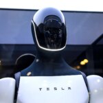 This Analyst Says Tesla’s Humanoid Robots Could Lead a Workplace Revolution