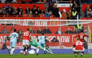 Man Utd Beat Burnley With Last Minute Fernandes Penalty