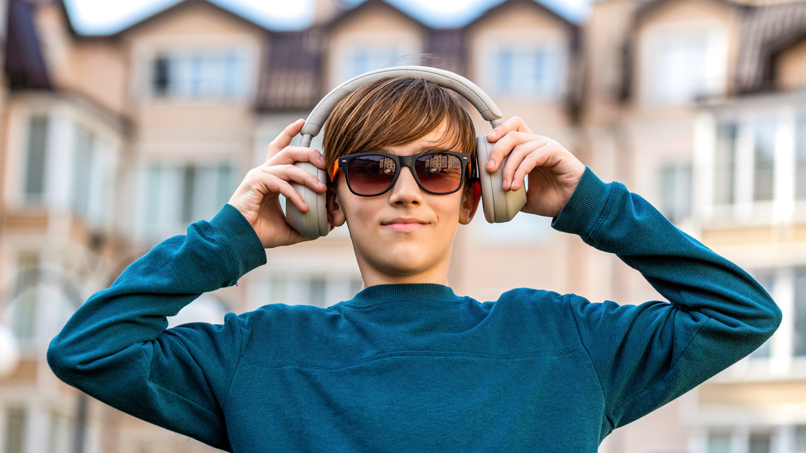 5 Top Rated Wireless Headphones For Less Than $100