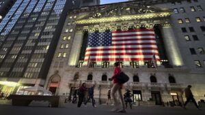 Wall Street climbs to new highs on hopes of interest rate cuts