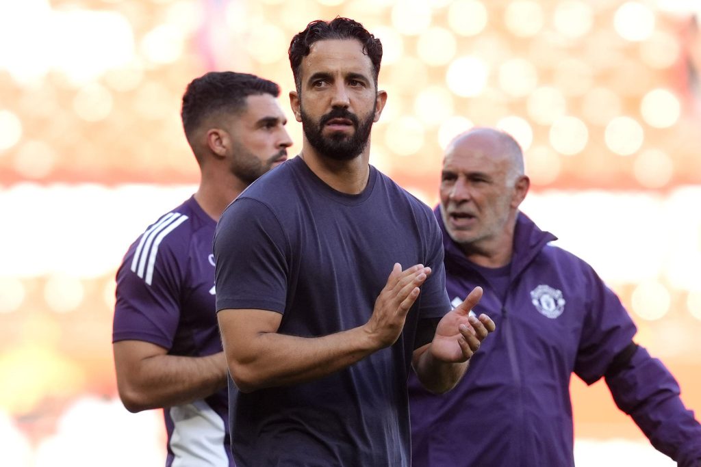 Man United hopeful Spurs will rival Chelsea for winger