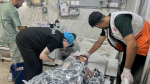 An American Nurse in Gaza City Films Hospital Collapse as Israeli Forces Surround It