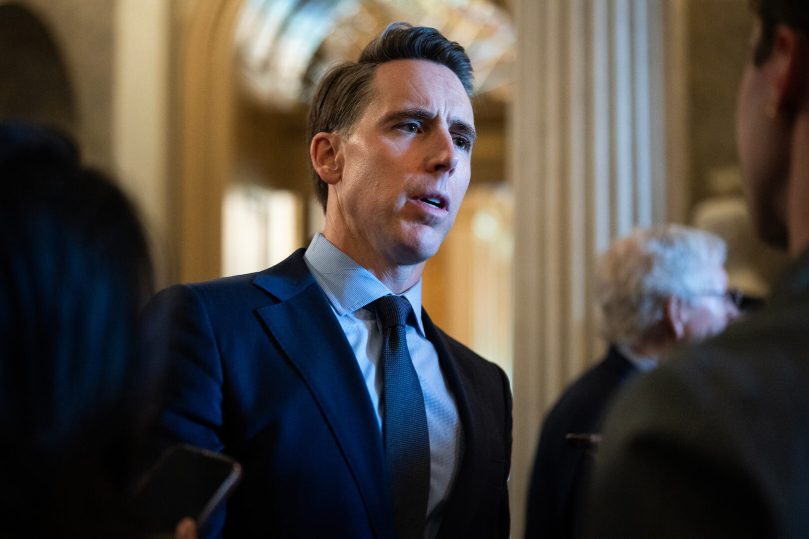 Senators unveil bipartisan chatbot child safety bill