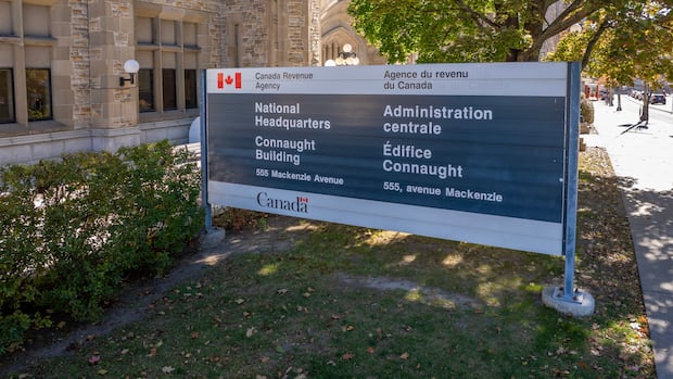 CRA looking at AI, training to help call centre staff provide accurate answers