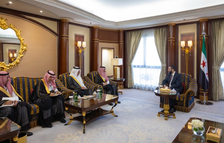 Syria’s Al-Sharaa, Saudi Ministers Discuss Cooperation on FII9 Sidelines